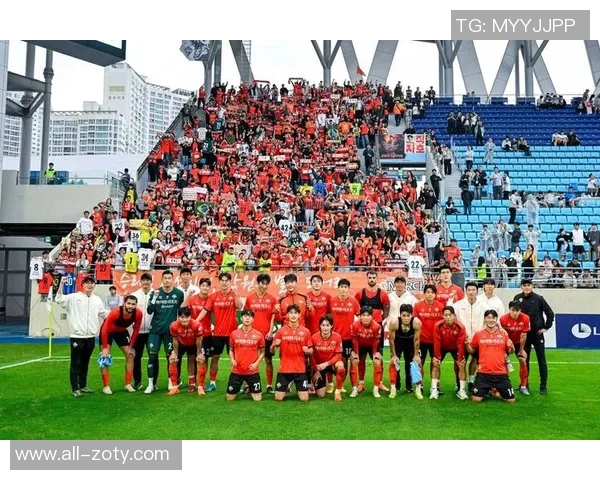 全北现代传奇球员崔喆淳宣布退役38岁收获10次联赛冠军与2次亚冠荣耀 全北现代传奇球员崔喆淳宣布退役38岁收获10次联赛冠军与2次亚冠荣耀