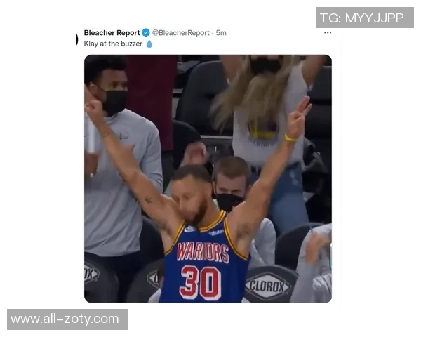 库里半场表现平平仅得11分7投2中状态堪忧引发球迷关注 库里半场表现平平仅得11分7投2中状态堪忧引发球迷关注